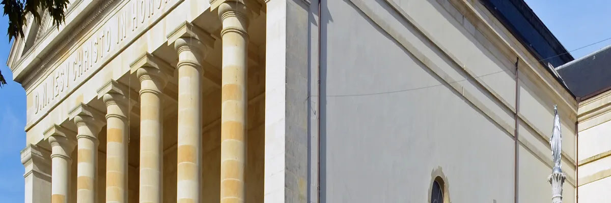 Image Fabricant abri de piscine La Roche-sur-Yon