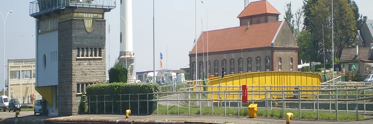 Image Fabricant abri de piscine Ouistreham